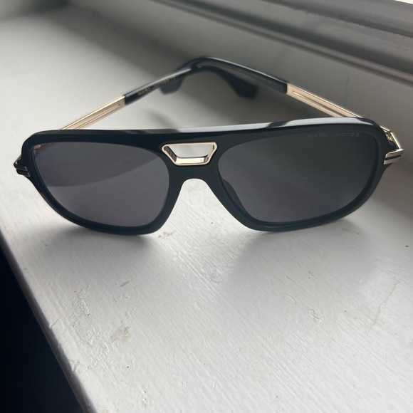 New. Marc Jacobs Black and Gold Aviator Sunglasses unisex - Picture 3 of 6